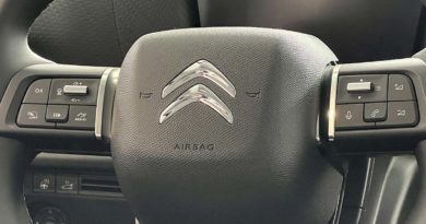 Citroën C4 X in pronta consegna a 27.900 euro Citroën C X interno volante