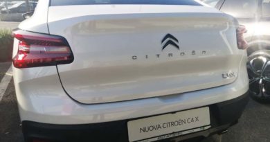 Citroën C4 X in pronta consegna a 27.900 euro Citroën C X posteriore