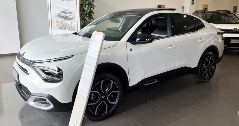 Citroën C4 X in pronta consegna a 27.900 euro Citroën C X profilo esterno