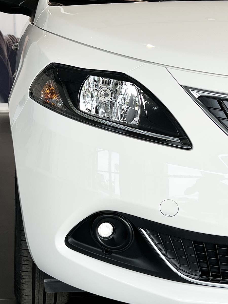 Lancia Ypsilon: fino al 31 Ottobre tua da Lancia Ypsilon faro anteriore