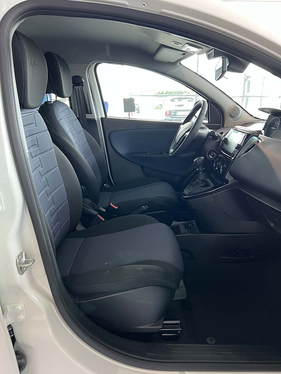 Lancia Ypsilon: fino al 31 Ottobre tua da Lancia Ypsilon interni anteriori sedili lato passeggero