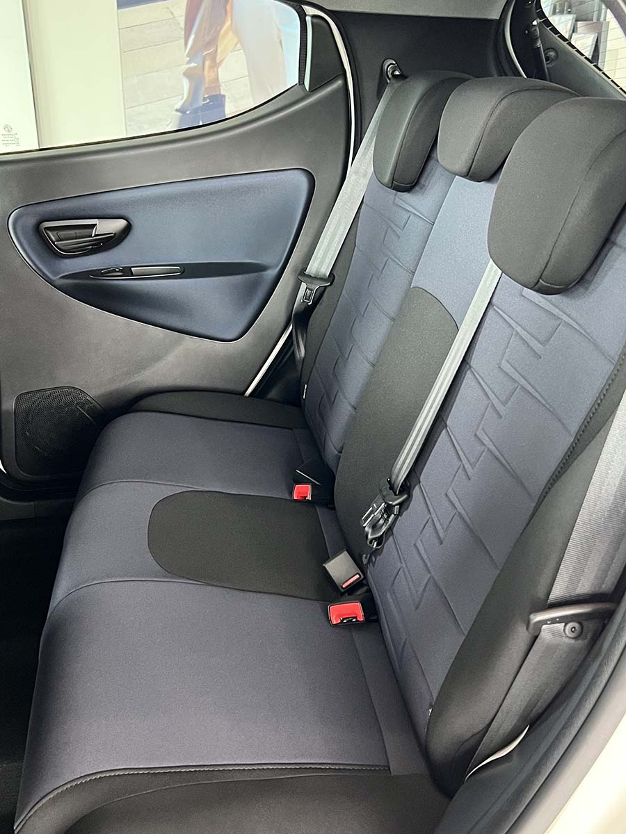 Lancia Ypsilon: fino al 31 Ottobre tua da Lancia Ypsilon interni posteriori sedili poggiatesta