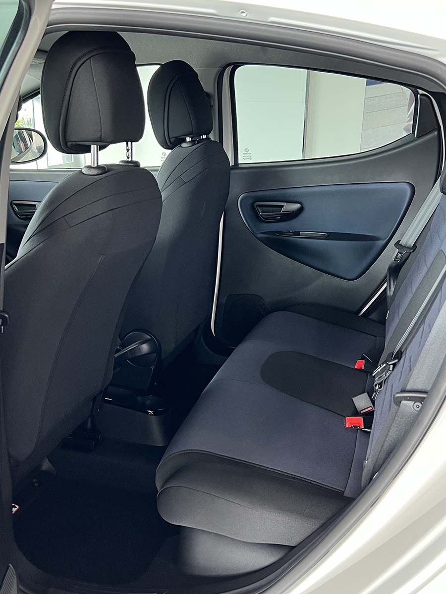 Lancia Ypsilon: fino al 31 Ottobre tua da Lancia Ypsilon interni posteriori sedili