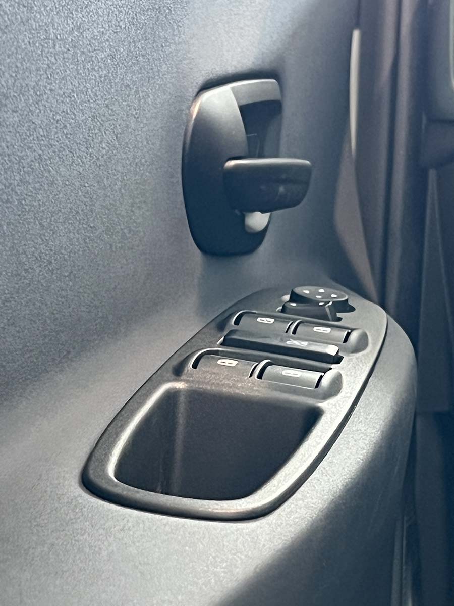 Lancia Ypsilon: fino al 31 Ottobre tua da Lancia Ypsilon particolare apertura portiera e alzacristalli elettrici