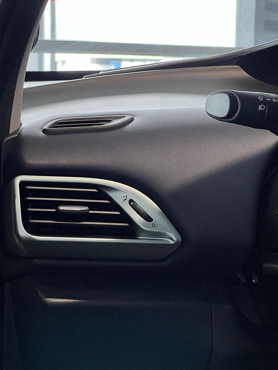 Lancia Ypsilon: fino al 31 Ottobre tua da Lancia Ypsilon particolare interni anteriori