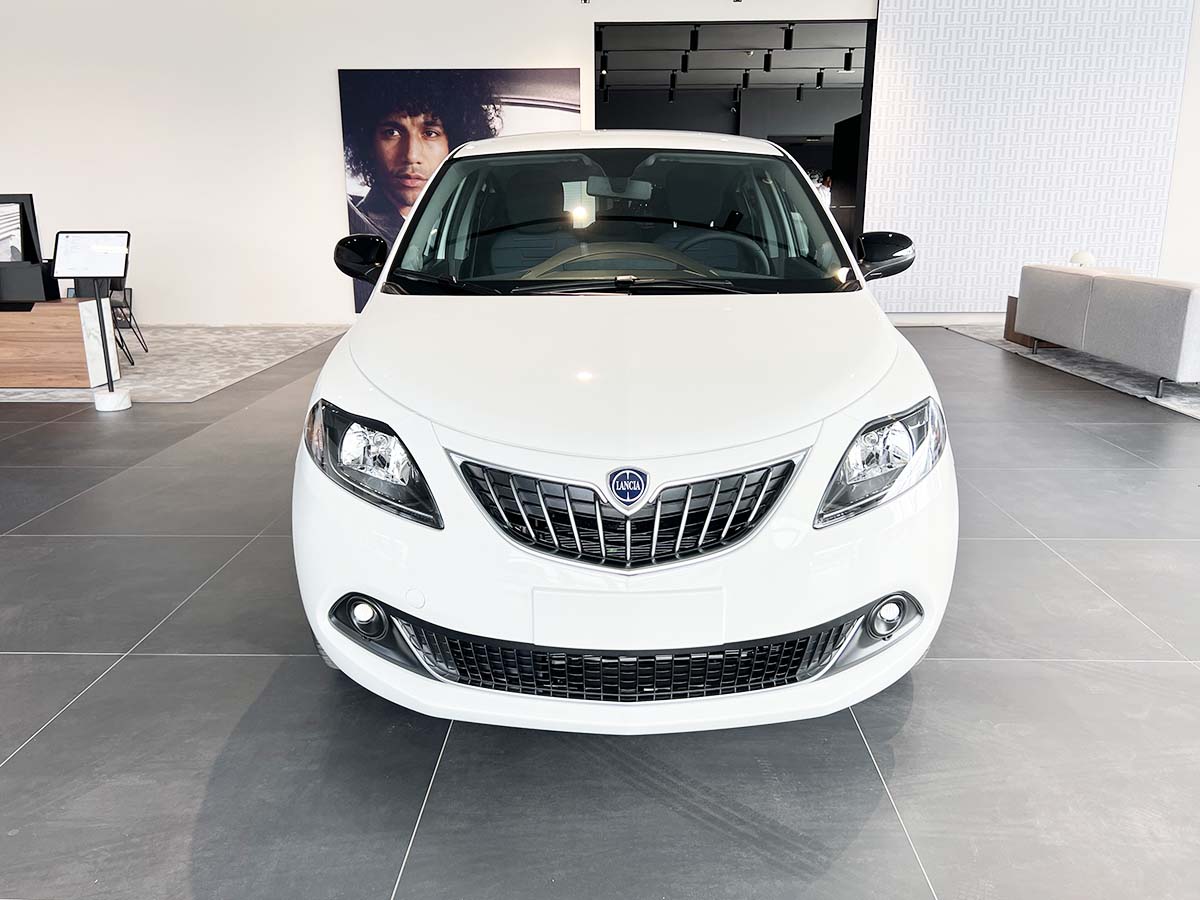 Lancia Ypsilon: fino al 31 Ottobre tua da Lancia Ypsilon profilo anteriore