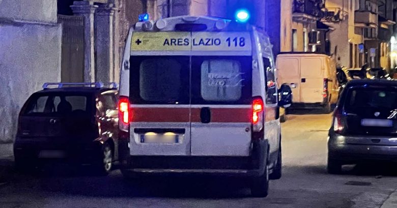 Incidente stradale, morto un ragazzo Ambulanza