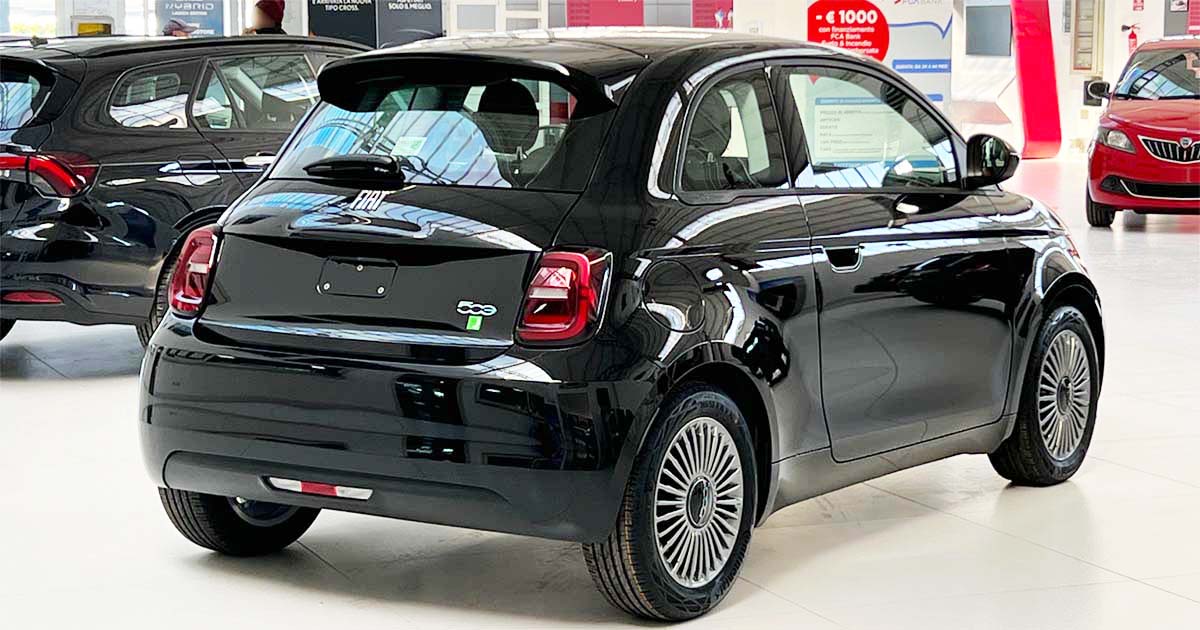 Fiat 500 elettrica: fino al 31 dicembre 2023 tua da 199 euro al mese Fiat Elettrica posteriore fari design copia
