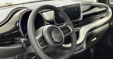 Fiat 500 elettrica: fino al 31 dicembre 2023 tua da 199 euro al mese Fiat Elettrica volante interno cruscotto