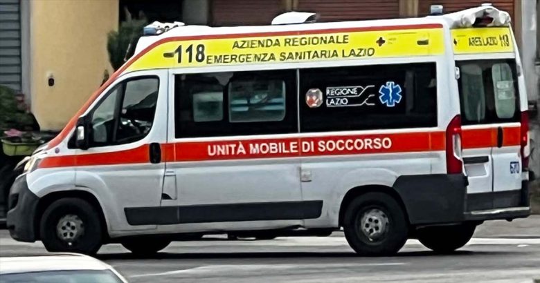 Incidente stradale, morta una donna Ambulanza a