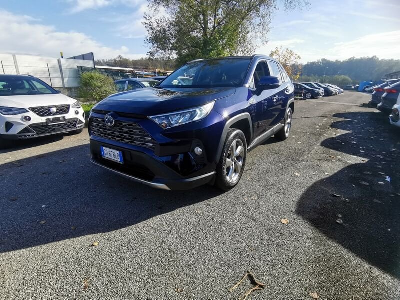 Toyota Yaris Gruppo Jolly Automobili propone varie Toyota usate in pronta consegna: scegli quella che preferisci! Toyota Usate Jolly