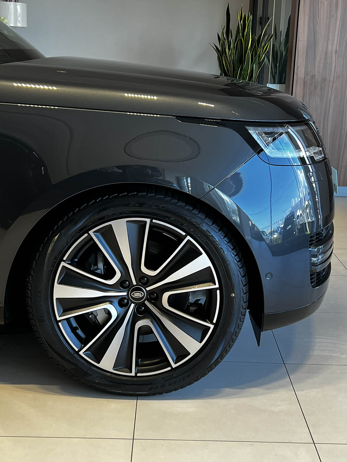 Range Rover, il luxury SUV per eccellenza. Tuo da 1.350 euro al mese Range Rover