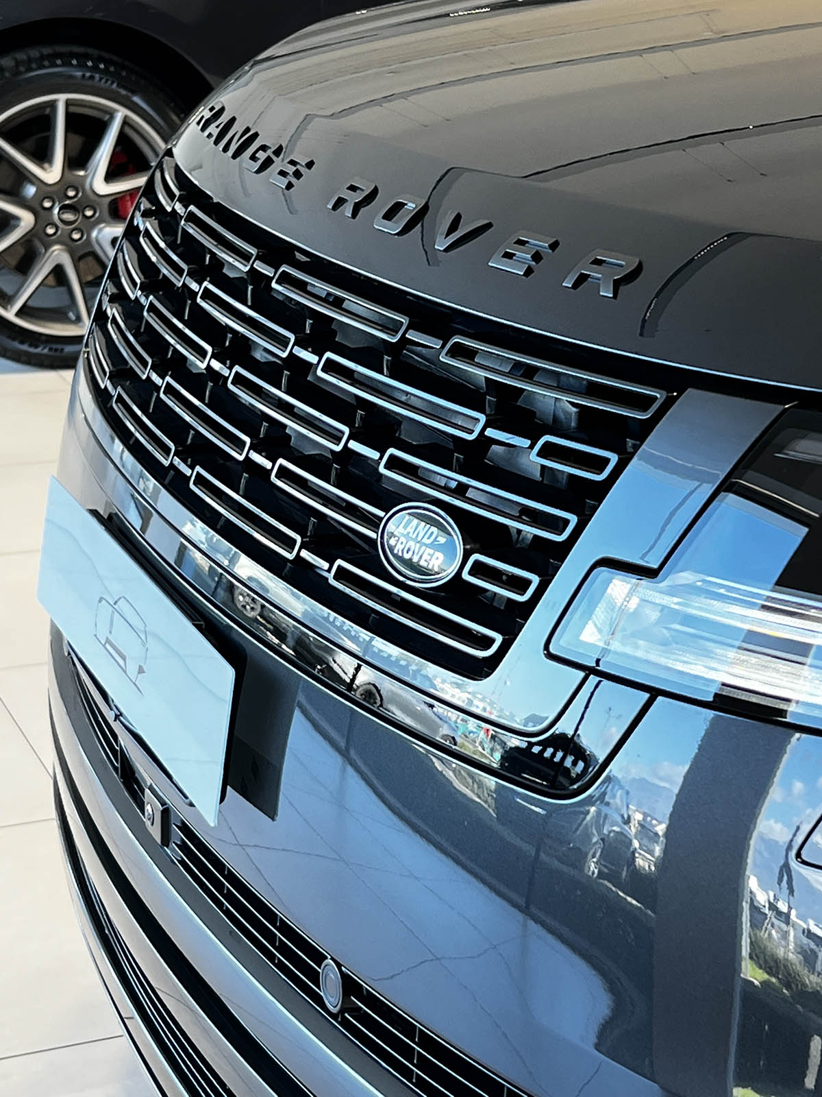 Range Rover, il luxury SUV per eccellenza. Tuo da 1.350 euro al mese Range Rover