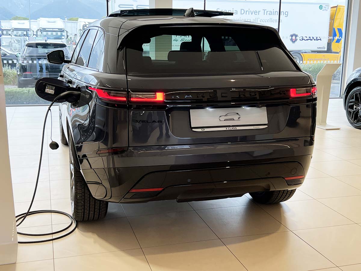 Range Rover Velar: fino al 29 febbraio 2024 tua da 550 euro al mese Range Rover Velar nuova pronta consegna