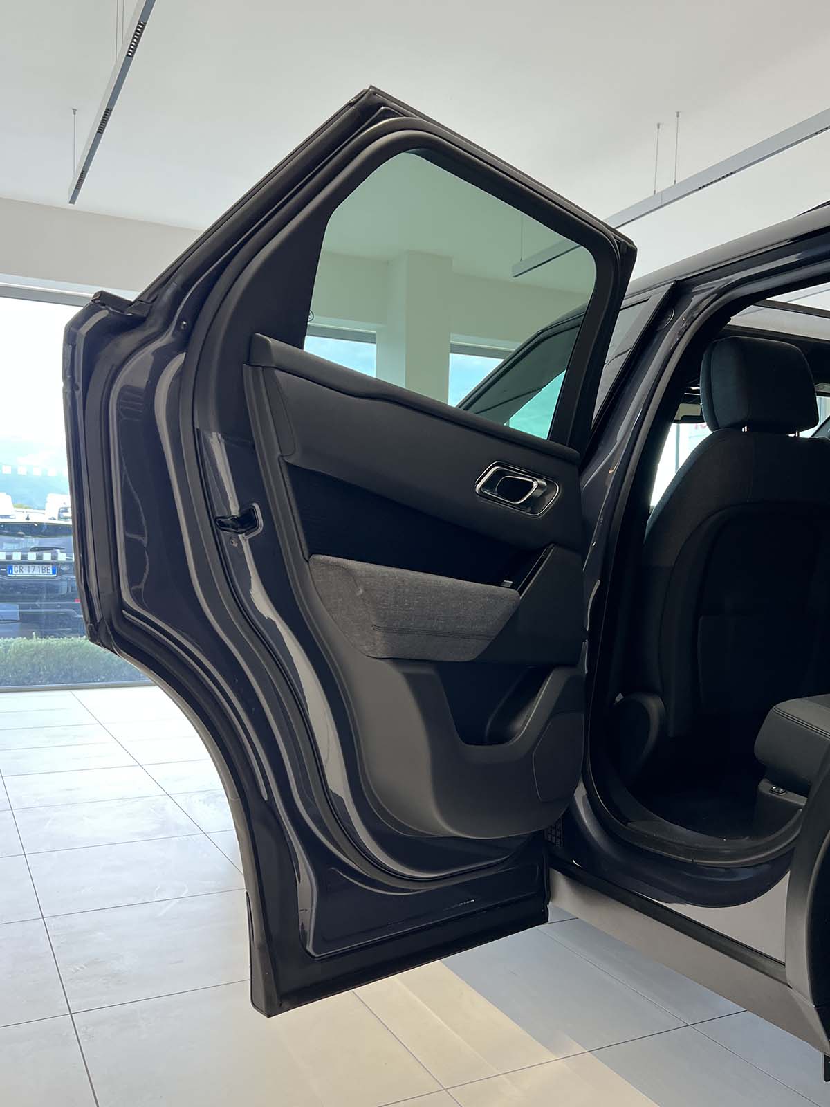 Range Rover Velar: fino al 29 febbraio 2024 tua da 550 euro al mese Range Rover Velar nuova pronta consegna