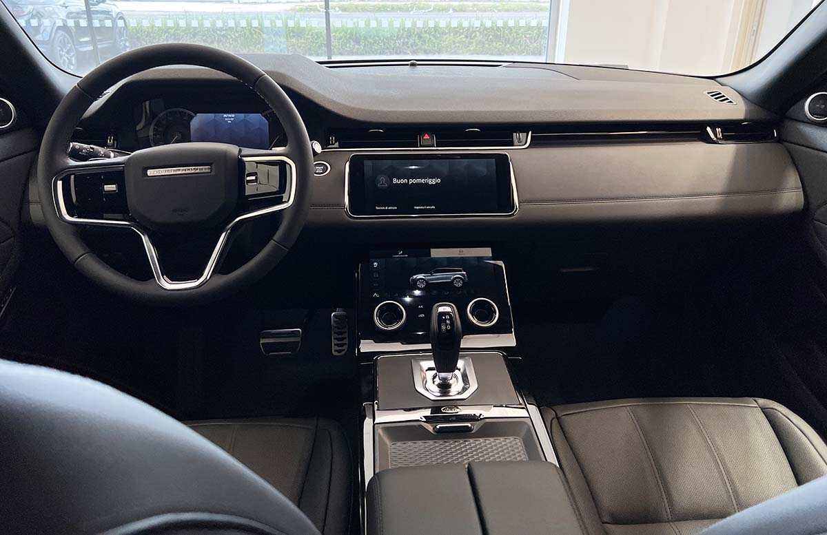 Range Rover Velar: fino al 29 febbraio 2024 tua da 550 euro al mese Range Rover Velar nuova pronta consegna