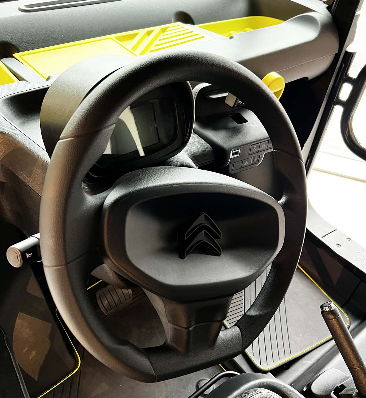 Citroen AMI "GënerationAMI": Jolly Automobili all'ITIS Morosini di Ferentino jpg