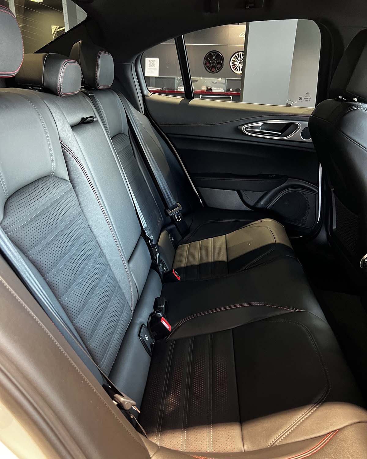 Alfa Romeo Giulia Q4 Tributo Italiano: fino al 31 marzo 2024 tua da 450 euro al mese Alfa Romeo Giulia