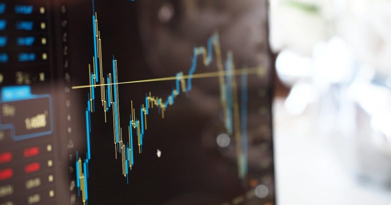 Mercato azionario: strategie per la comprare o vendere titoli? blur