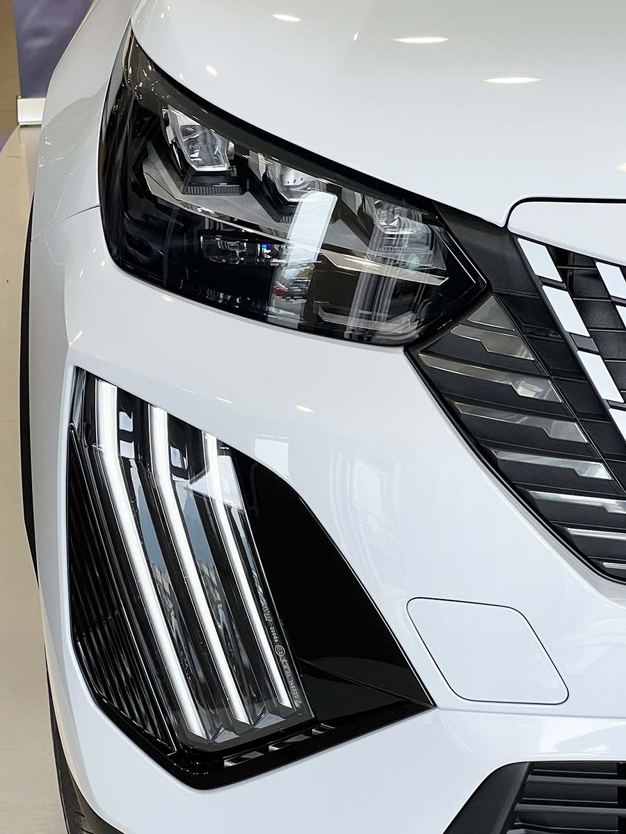 Nuovo Peugeot faro anteriore