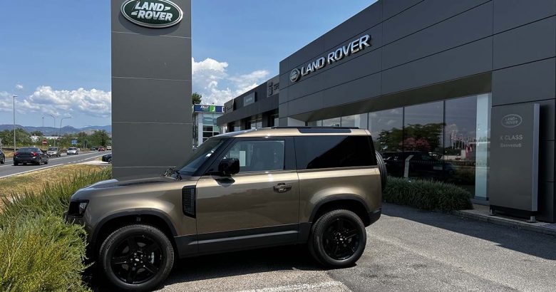 LAND ROVER DEFENDER