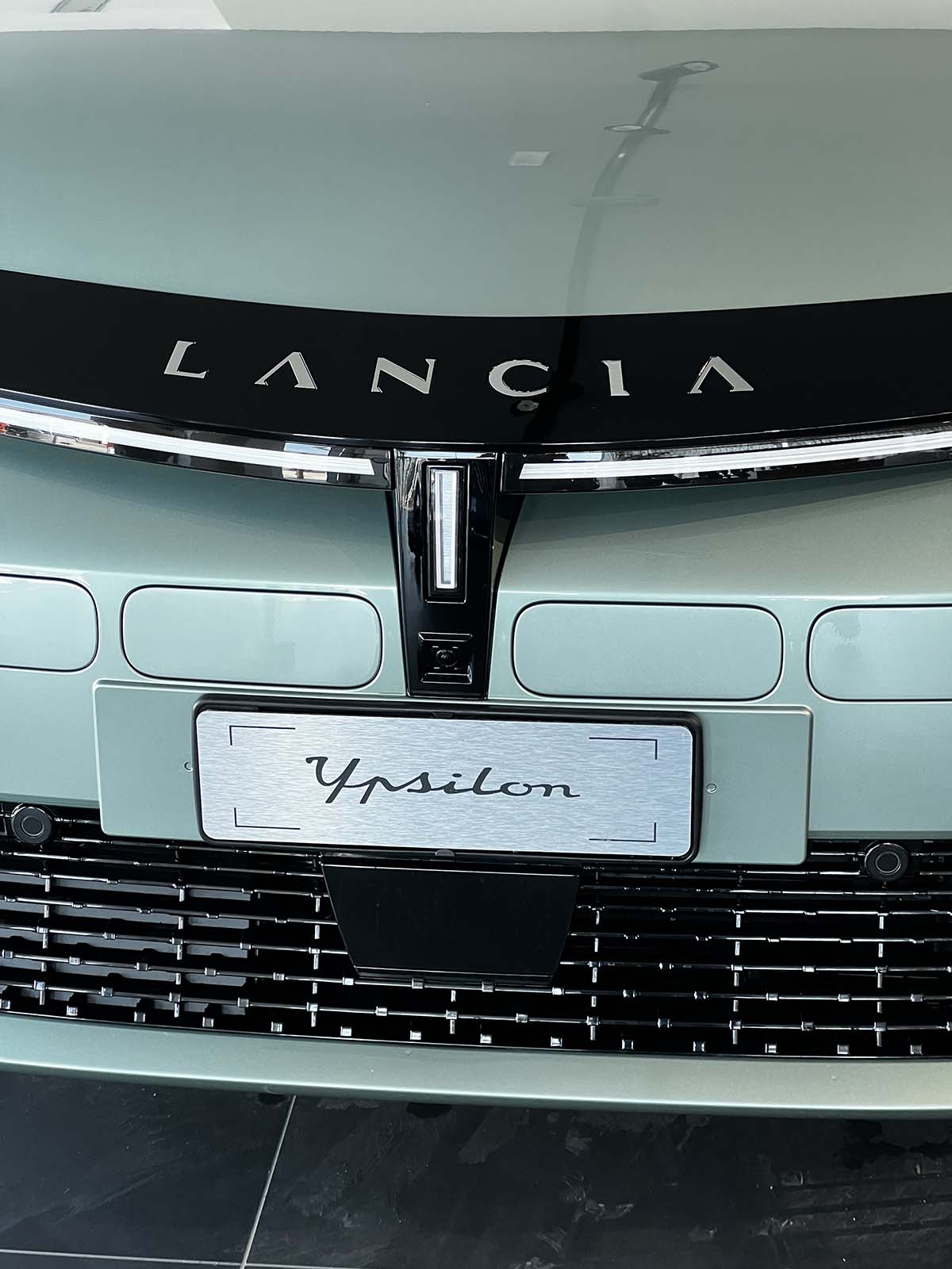 Nuova Lancia Ypsilon particolare anteriore