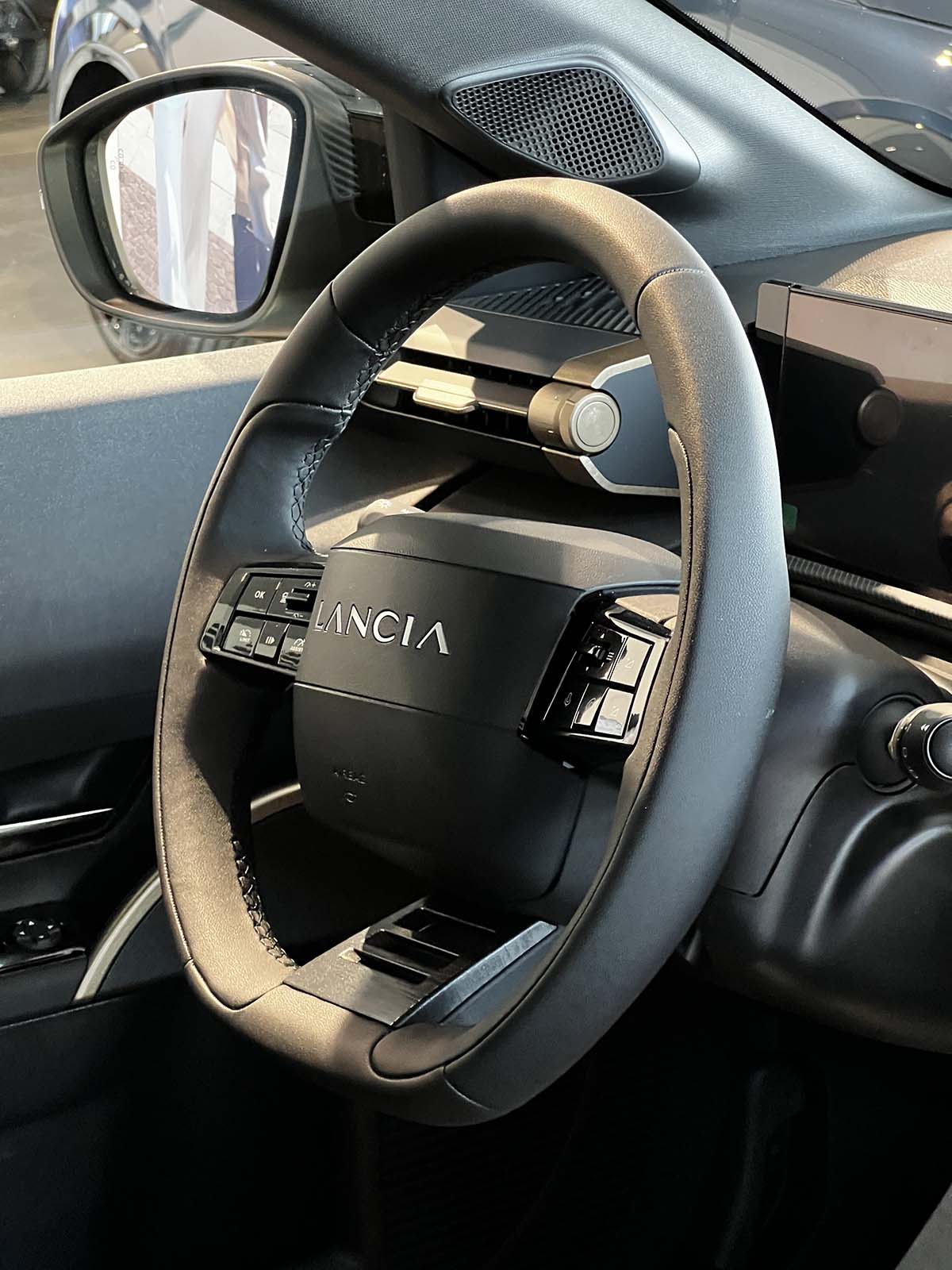 Nuova Lancia Ypsilon volante