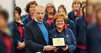 Coro CAI fr e sindaco Mastrangeli () copia