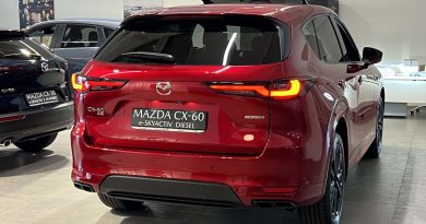 Mazda CX Homura diesel vista posteriore esterna