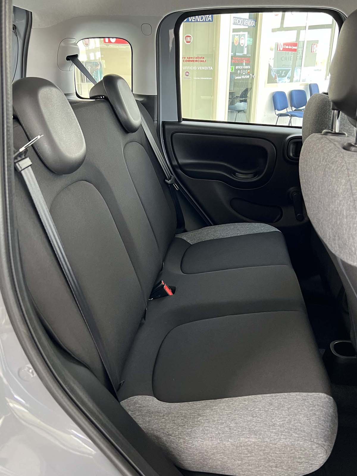Fiat Pandina Hybrid interni posteriori sedili spazio