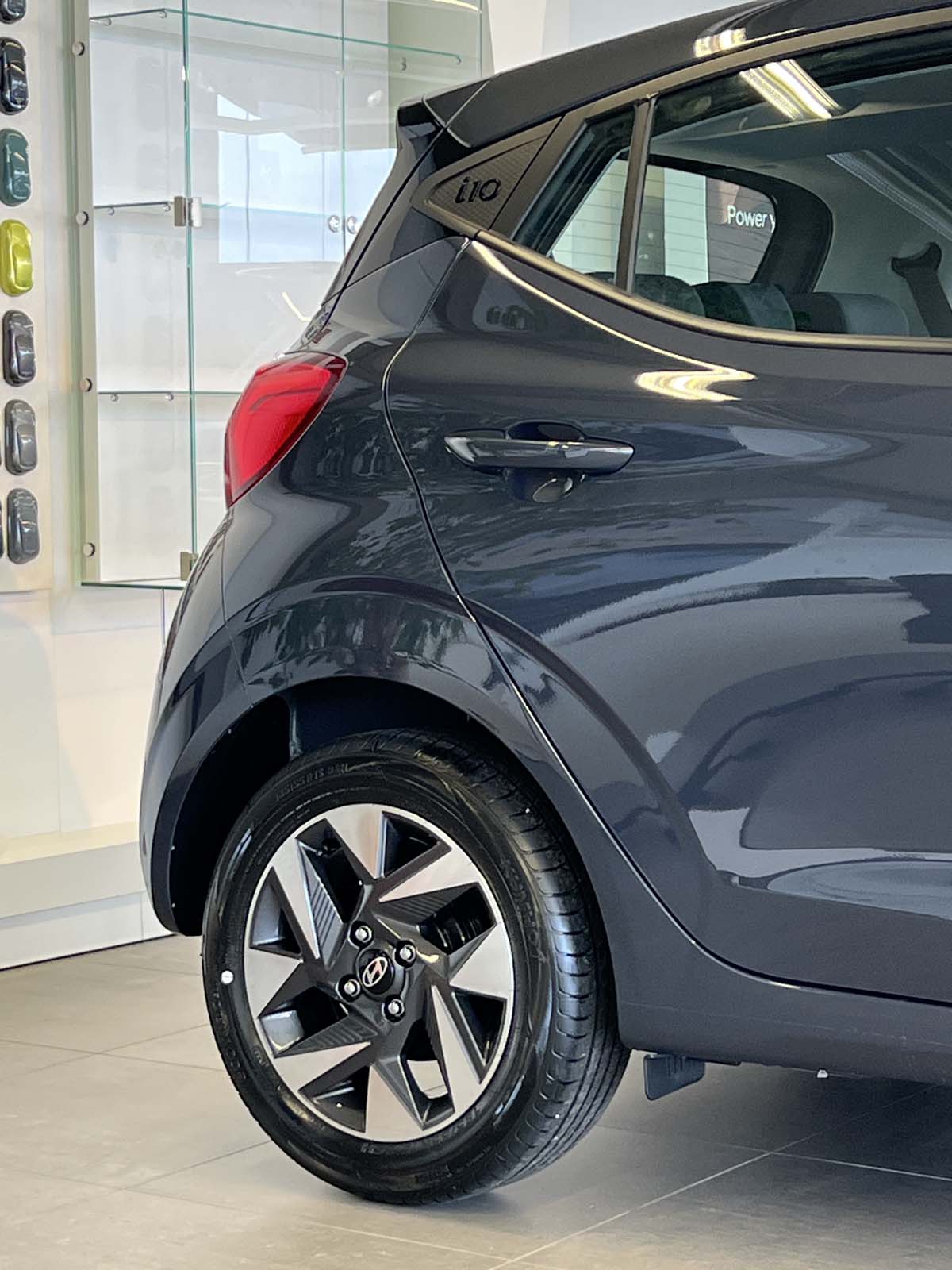 Hyundai i particolare lato posteriore