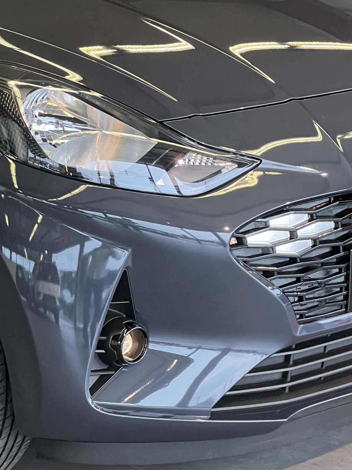 Hyundai i particolarre fari anteriori