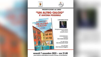 Riccardo Cucchi nella copertina di presentazione del libro “Un altro calcio è ancora possibile” a Ceccano