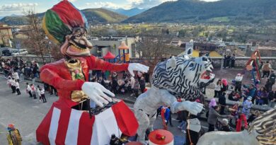 Arce, il Carnevale fa il pieno: centro storico trasformato in una festa a cielo aperto