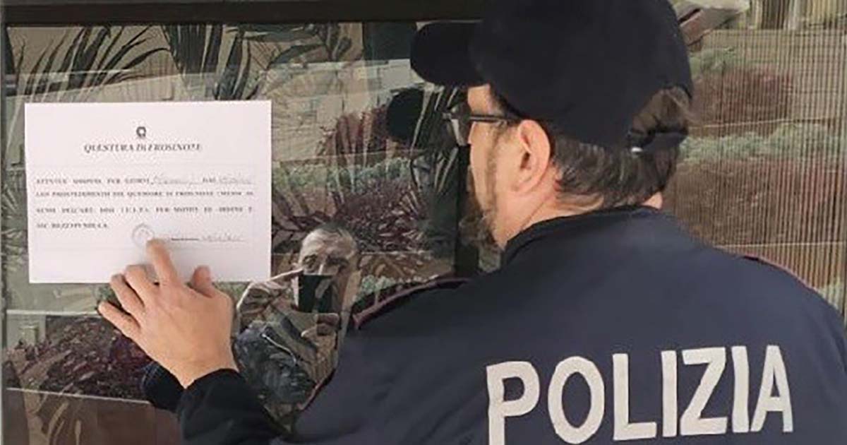 POLIZIA CHIUDE LOCALE