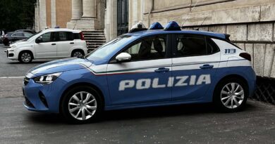Frosinone: denuncia e controlli della Polizia di Stato, sequestrati paletta, coltello e manganello