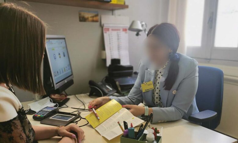 Una consulente di Poste Italiane () copia