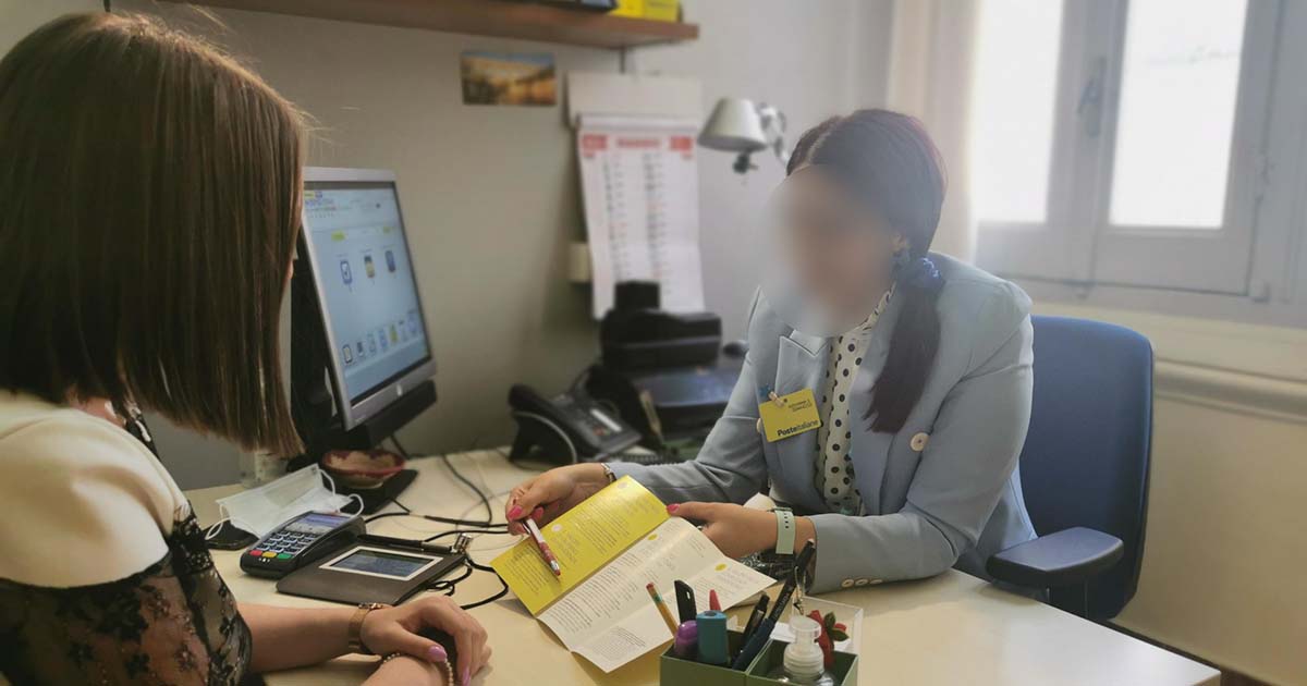 Una consulente di Poste Italiane () copia