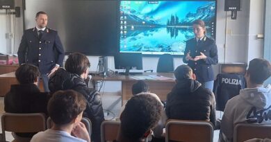 Frosinone, la Polizia di Stato incontra gli studenti: prosegue la promozione della cultura della legalità nelle scuole