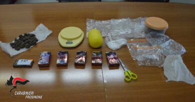 Alatri, sequestrati 6 panetti di hashish: arrestato 23enne già ai domiciliari per spaccio