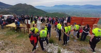 Roccasecca, inaugurata la cappelletta della Madonna del Buon Cammino vicino alla Big Bench di monte Camarda