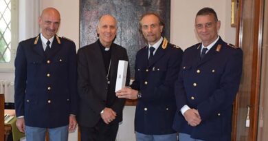 Frosinone, la Polizia di Stato consegna l'olio di Capaci alle diocesi del territorio