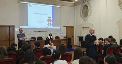 Ferentino, educazione alla legalità all’IIS Martino Filetico: i Carabinieri di Anagni incontrano gli studenti