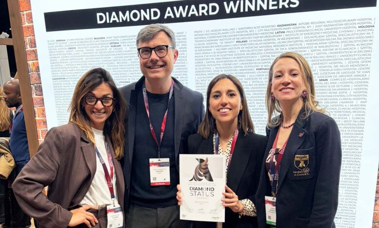 Saggese Bagnato e Di Donna ricevono il premio ufficialmente copia