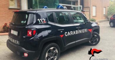 Anagni, estorsione per restituire un iPhone smarrito: arrestati un uomo e una donna