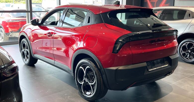 Alfa Romeo Junior - Alfa Romeo Junior Ibrida da 159 euro al mese: 145 CV e 5.000 euro di vantaggi ad agosto