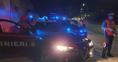 Ferentino, auto fermata sulla Casilina: sequestrati coltello, mazzuolo e pistola ad aria compressa