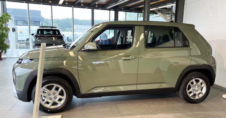 Hyundai Inster - Hyundai Inster: la piccola elettrica che moltiplica lo spazio. Autonomia fino a 370 km