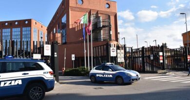 Frosinone, lite per i consumi della lavatrice: 79enne denunciato dopo aver impugnato un martello