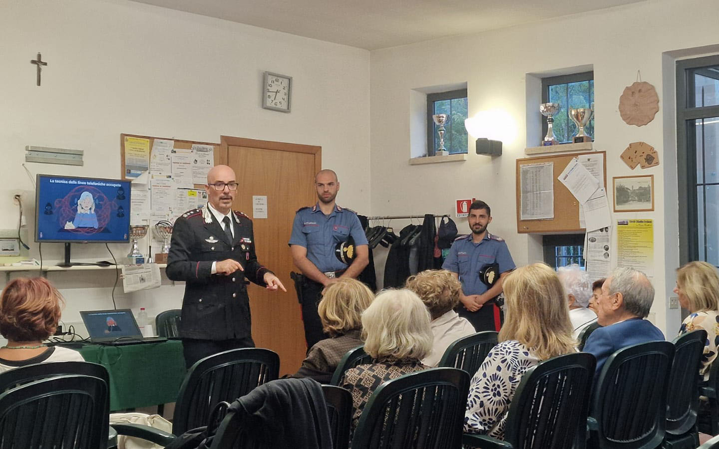 Carabinieri vs truffe anziani